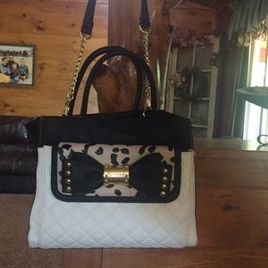 Black & cream Betsey Johnson purse